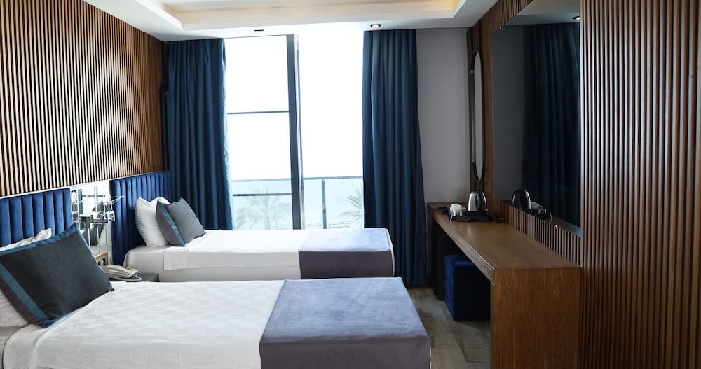 Superior Twin Room, Partial Sea View