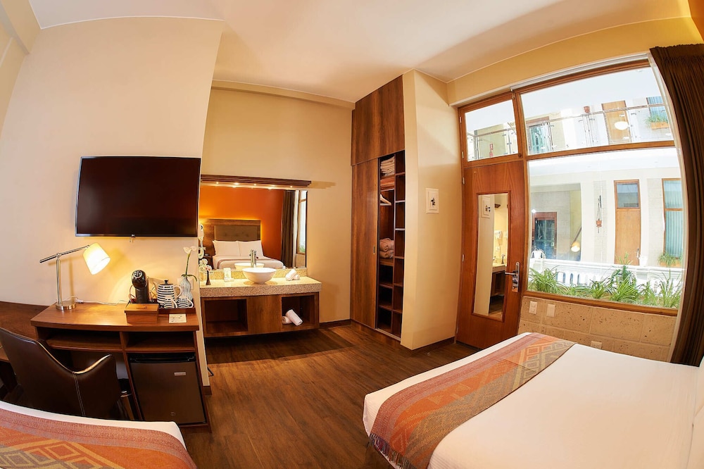 Superior Twin Room, Private Bathroom, Courtyard View photo 3