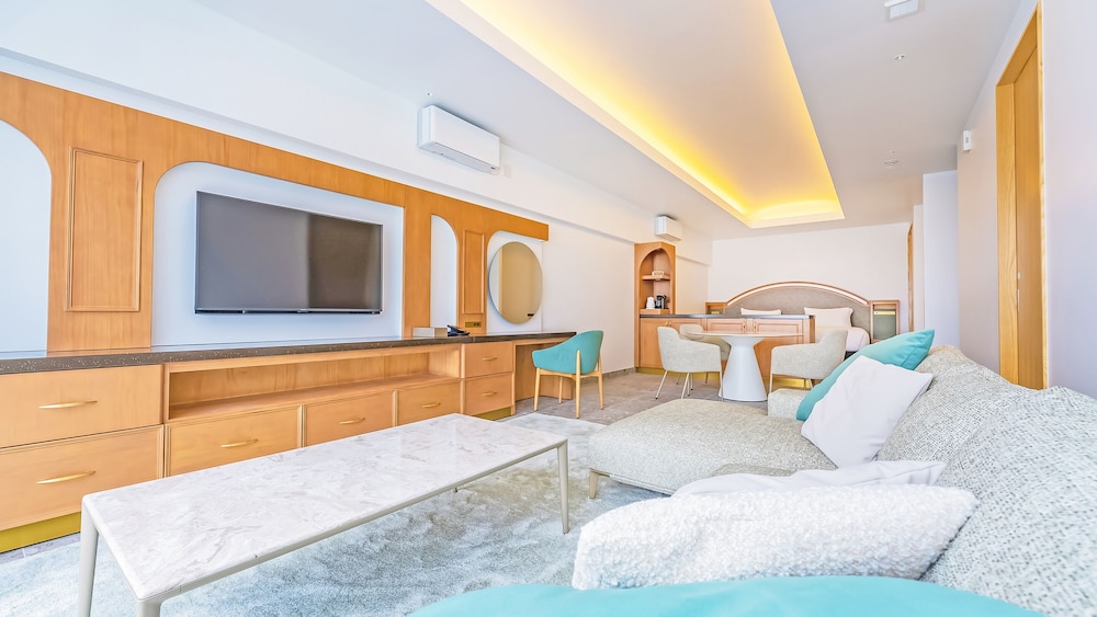 Junior Suite, Non Smoking - Photo 6
