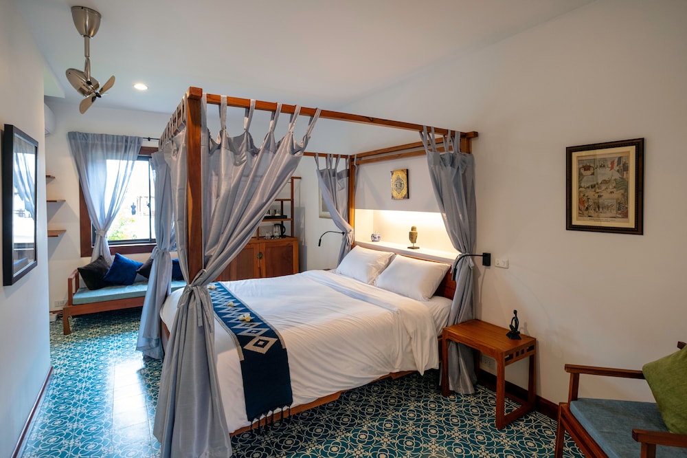 Deluxe Suite, 1 King Bed, River View photo 1