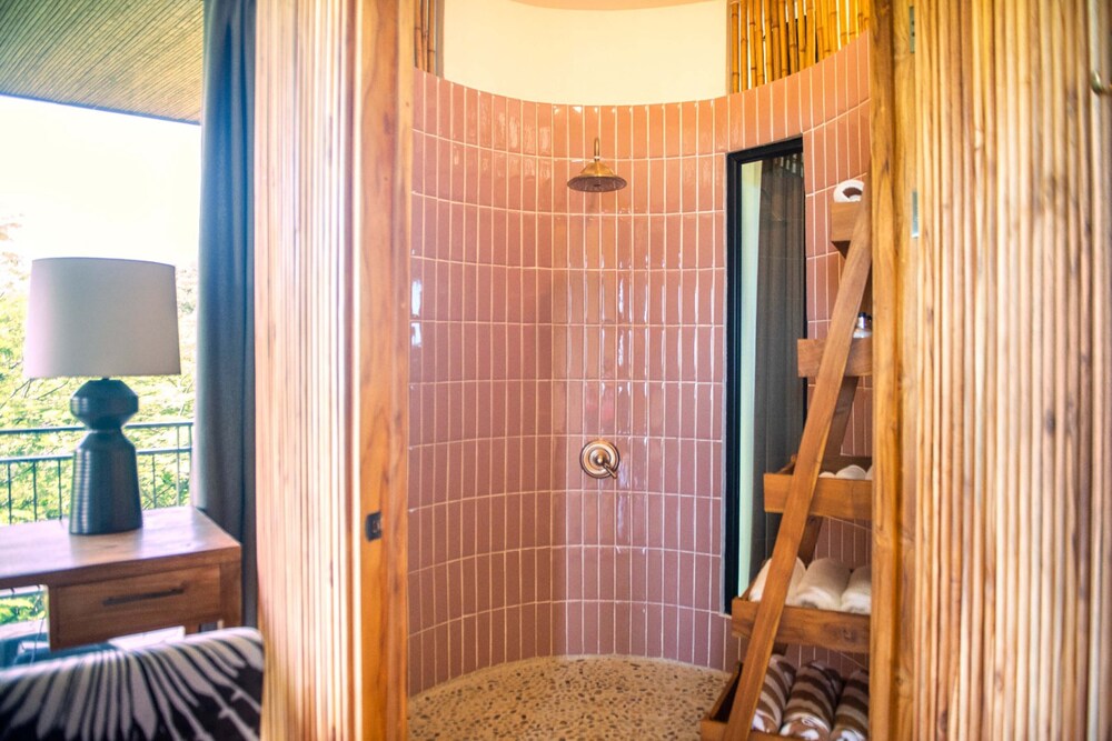 Treetop Suite with Jacuzzi photo 3