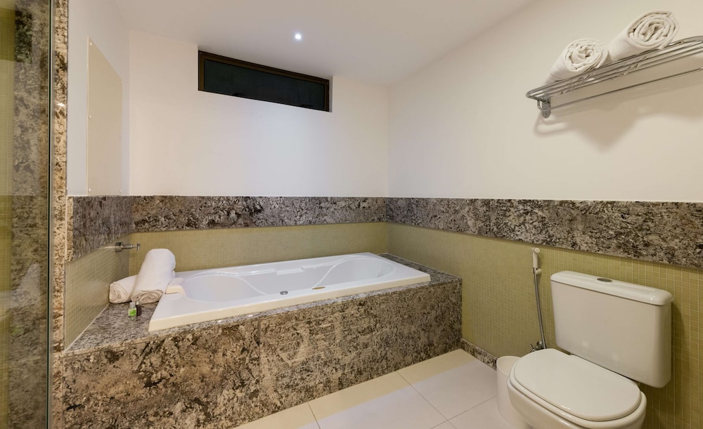 Suite, 1 King Bed, Non Smoking, Balcony (Living Room)