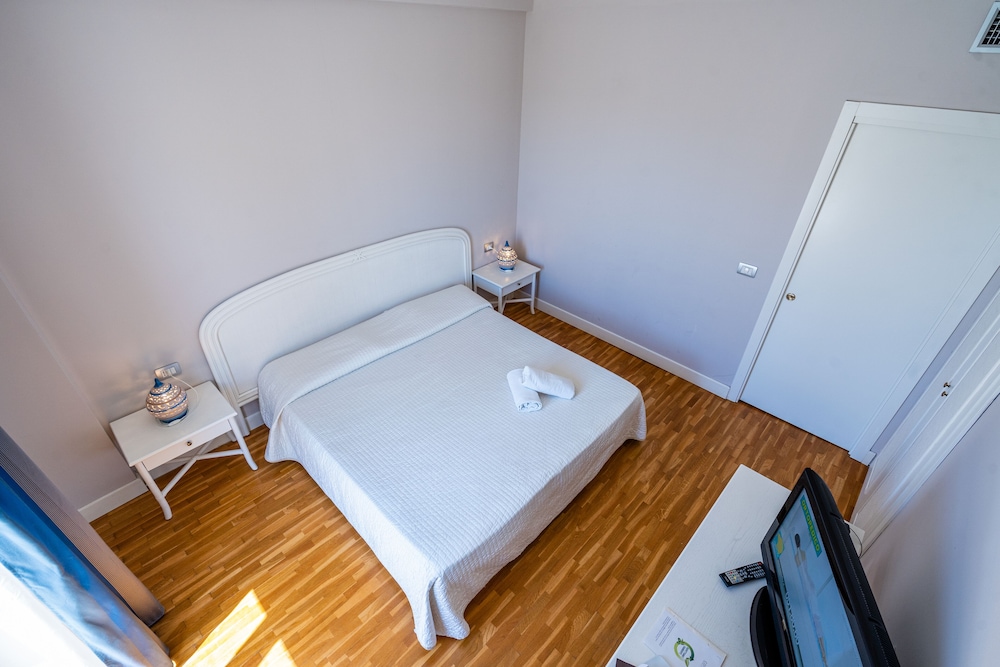 Junior Double or Twin Room, 1 Double Bed photo 3