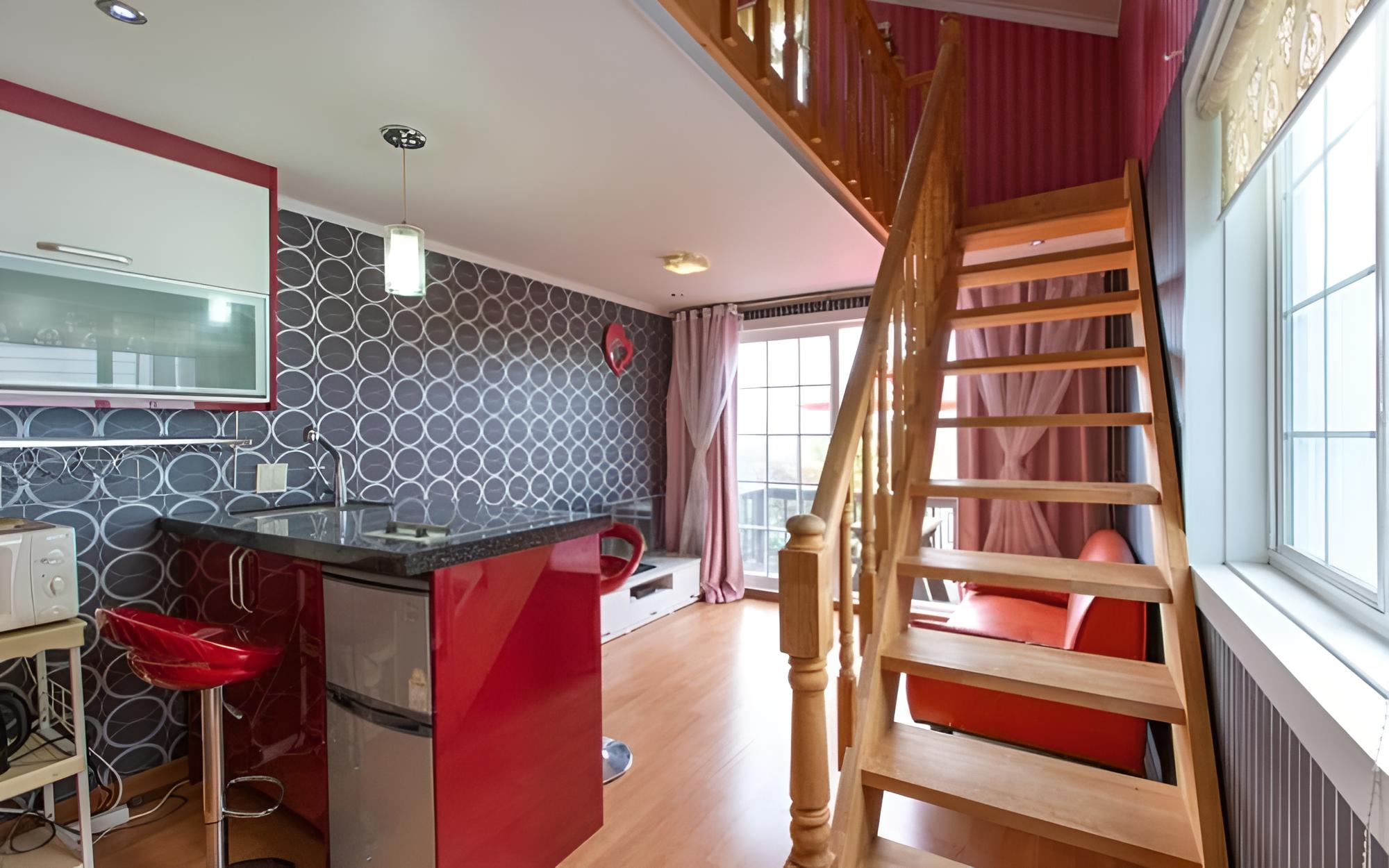 Room (Red (duplex couple room))