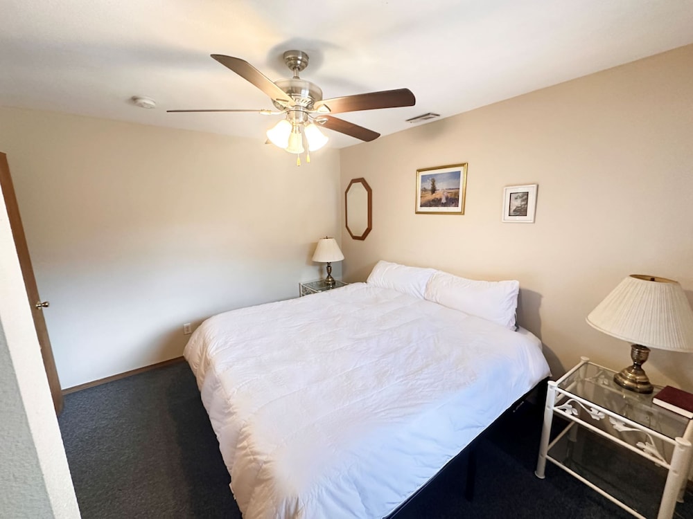 Family Cottage, 3 Bedrooms, Fireplace, Lake View