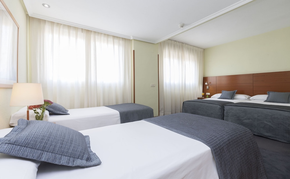 Family Quadruple Room - Photo 1