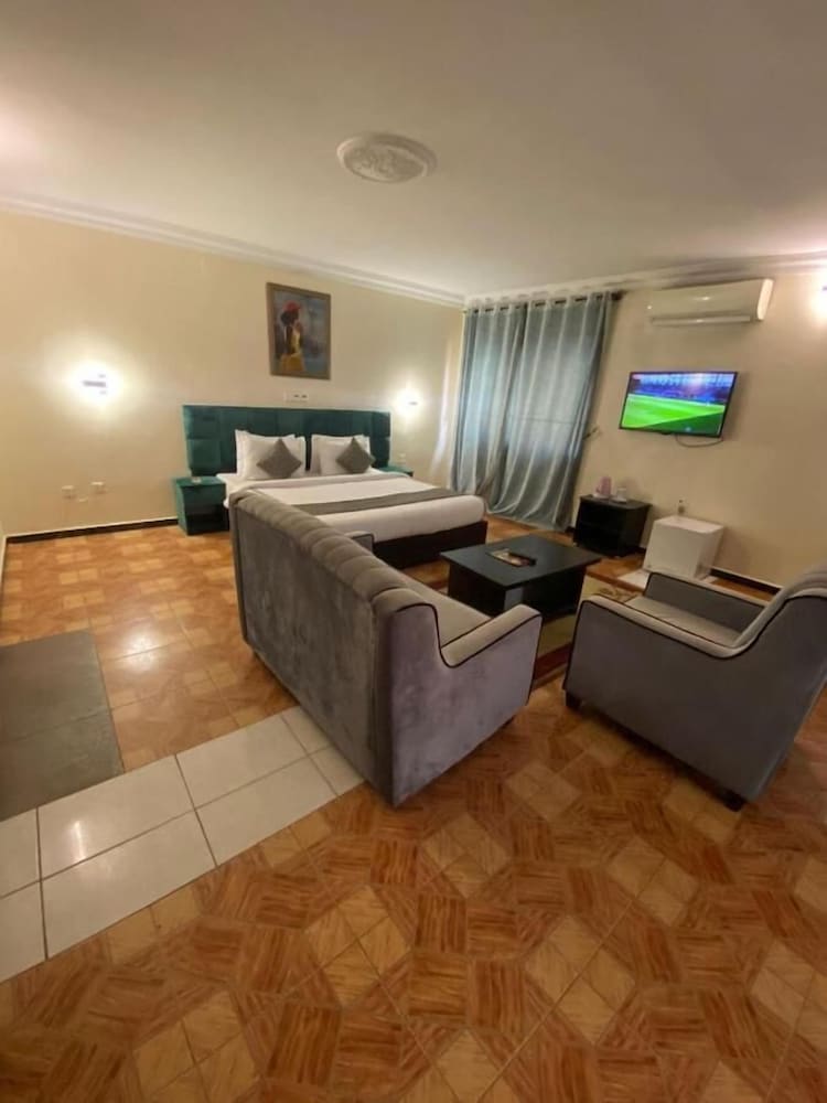 Executive Room - Photo 6