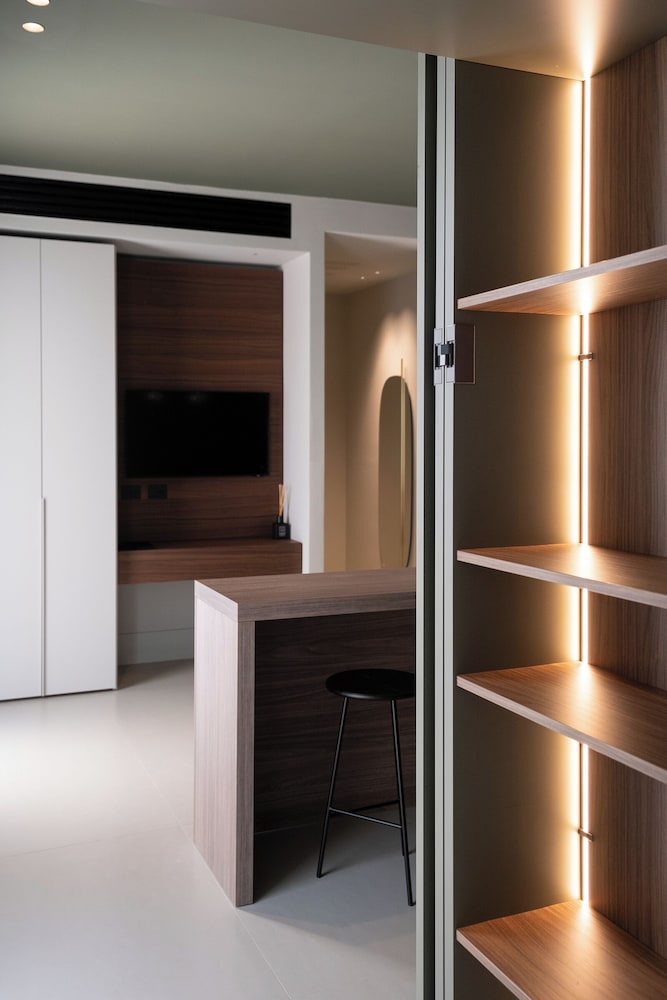 Executive Suite - Photo 21