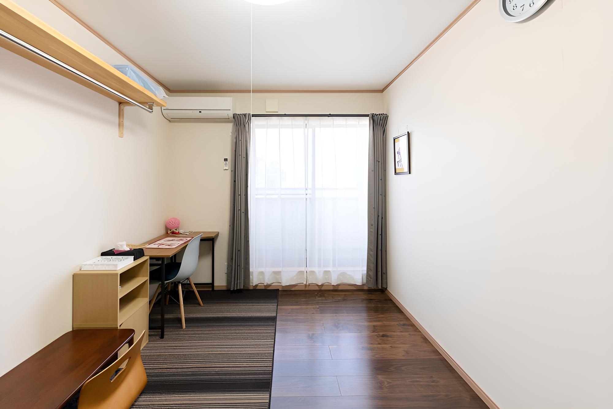 Basic House photo 3
