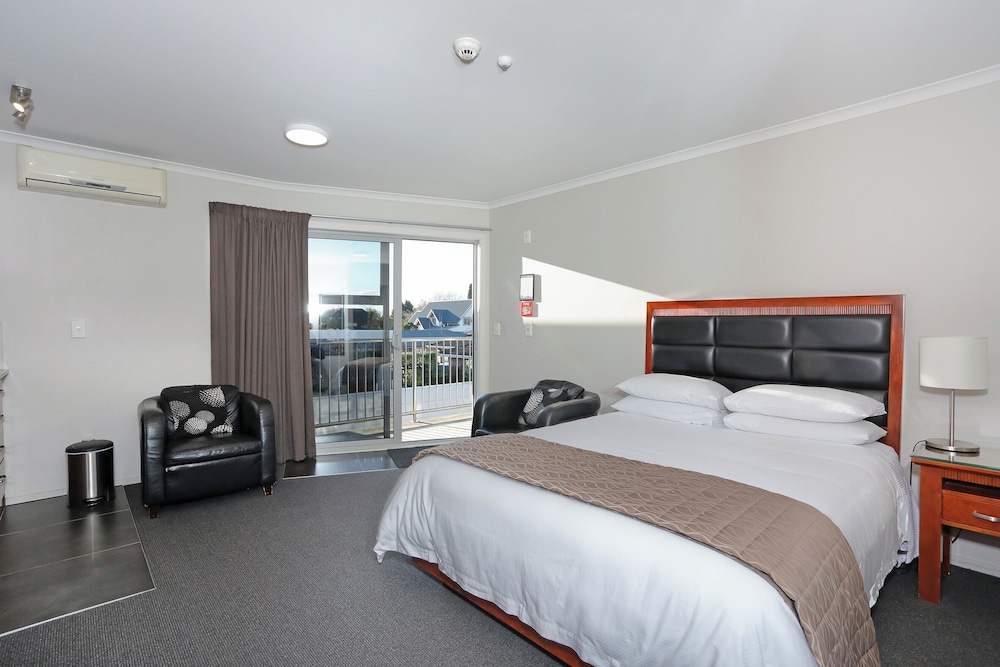 Standard Suite, 1 Bedroom, Non Smoking, Kitchenette (Corporate 1Bdrm 1Q 2S) photo 2