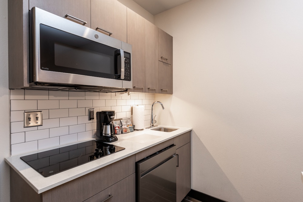 Suite, 1 Bedroom, Accessible (With Shower) - Photo 6
