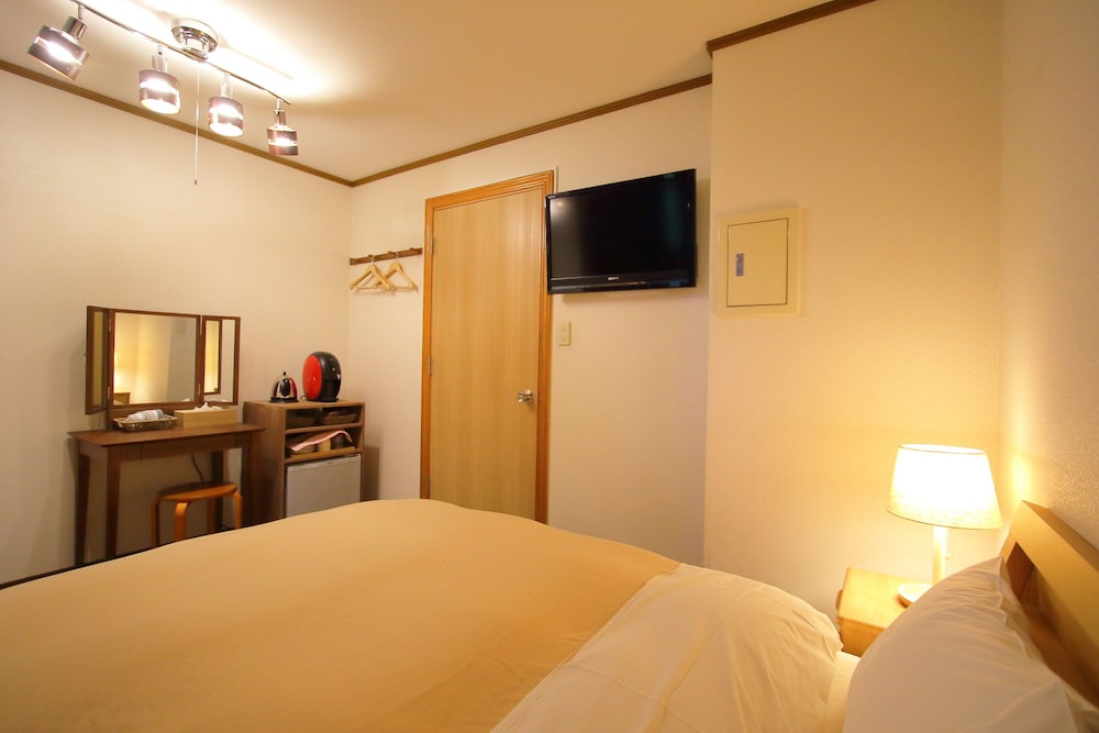 Economy Double Room (205) - Photo 3