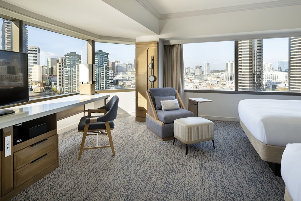 Room, 2 Queen Beds, City View (Corner) - Photo 1