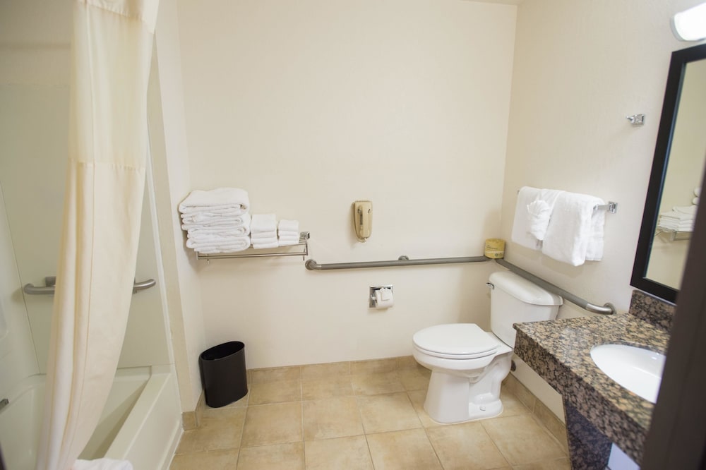 Suite, 2 Queen Size Beds, Accessible Bathtub, with Sofabed - Photo 3