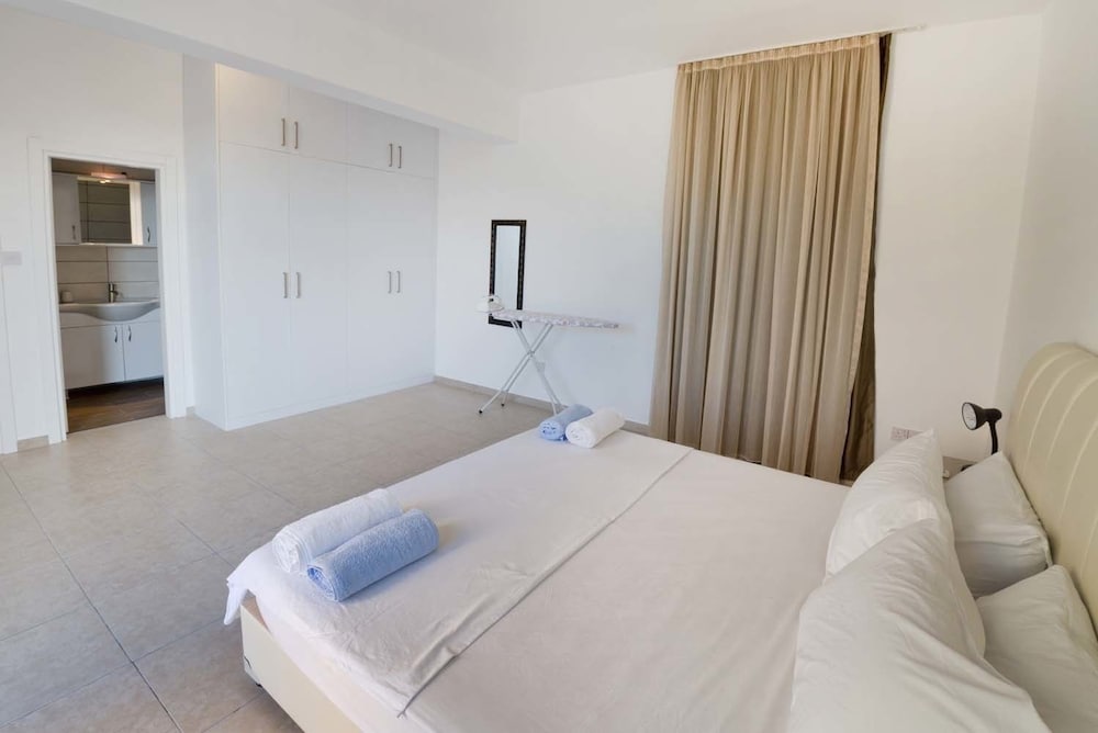 Villa, 5 Bedrooms photo 2