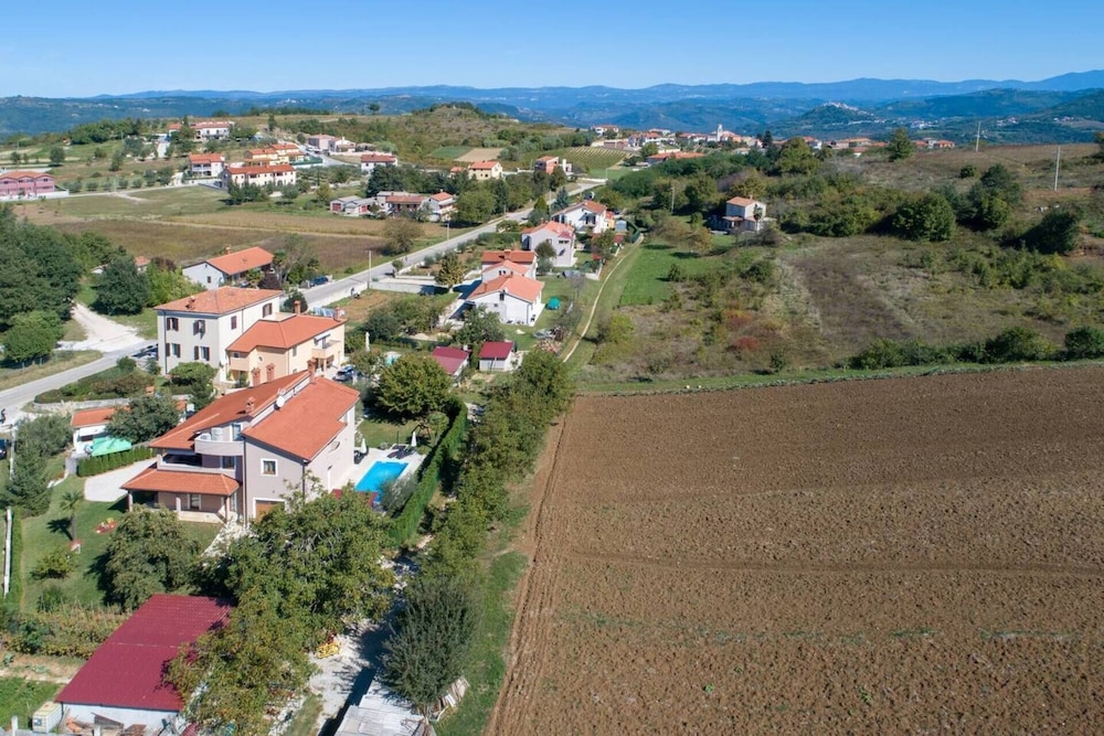 Villa photo 2