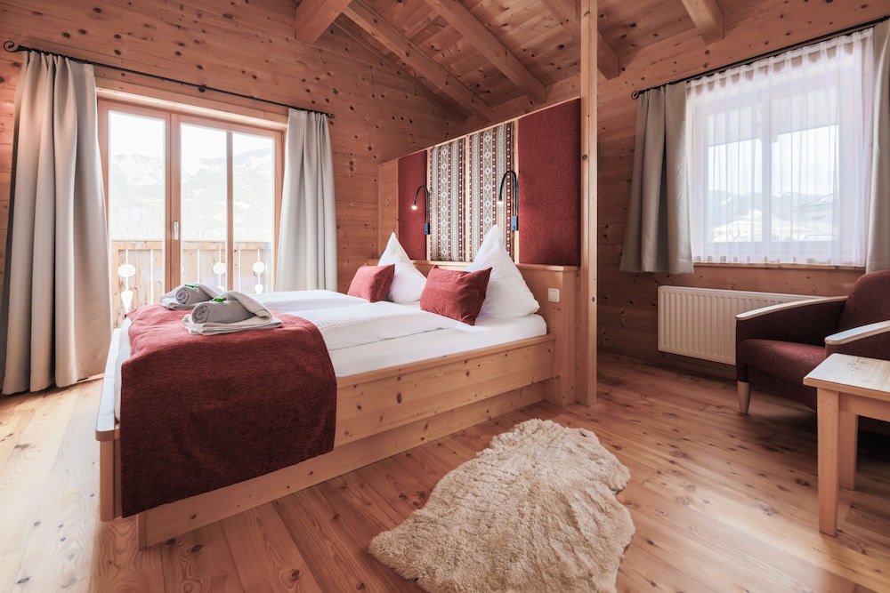 Deluxe Chalet, Multiple Bedrooms, Mountain View (Zellersee) photo 2