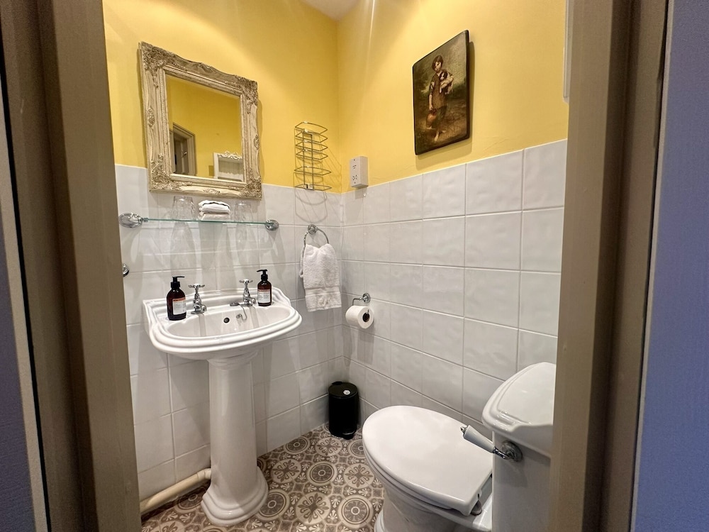 Superior Double Room, Ensuite (Beatrice Room) - Photo 4