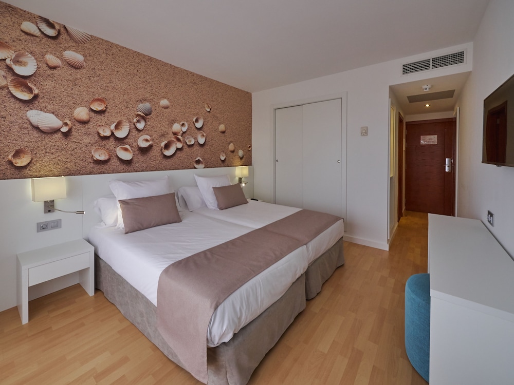 Habitación Doble con Balcón (2 Adultos y 1 Niño)