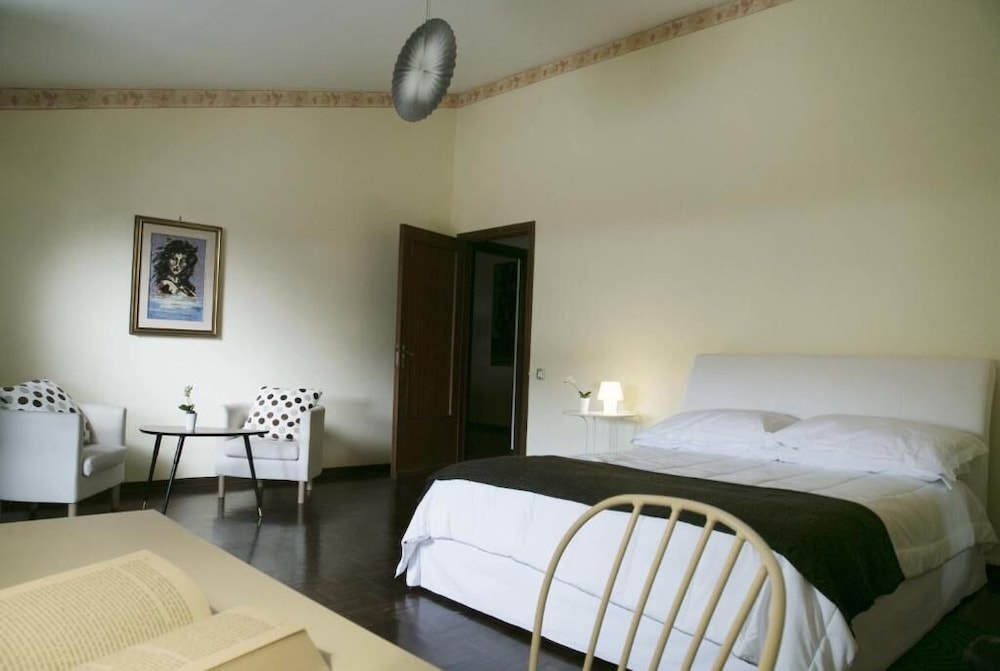 Deluxe Room, 1 Queen Bed, City View photo 2