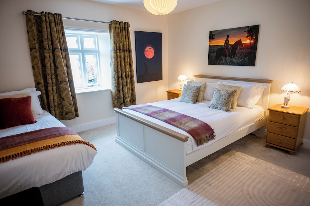 Classic Twin Room, Hill View photo 1
