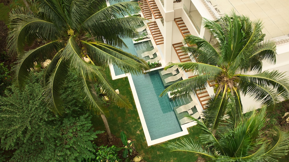 Junior Suite (Deluxe Swim Up) photo 2