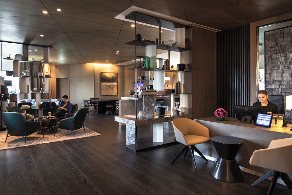 Room, 2 Twin Beds, Club Lounge Access - Photo 5