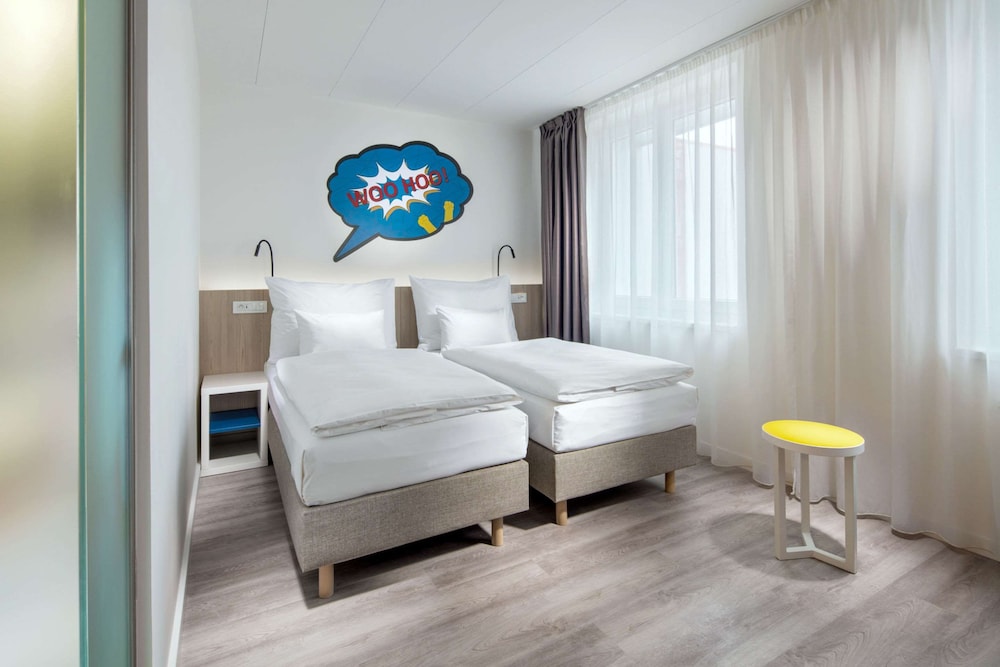 Standard Room, 2 Twin Beds, Non Smoking - Photo 4
