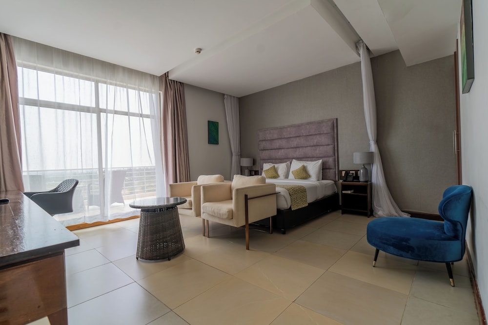 Deluxe Room, 1 King Bed, Non Smoking, Lake View photo 1