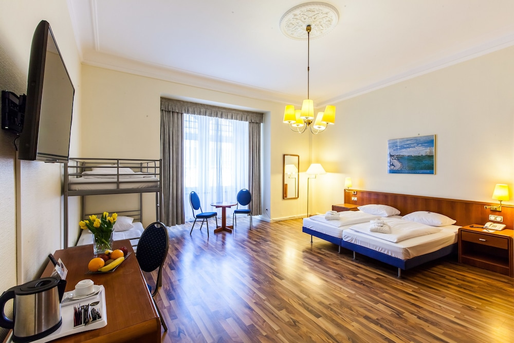 Quadruple Room, Multiple Beds - Photo 1