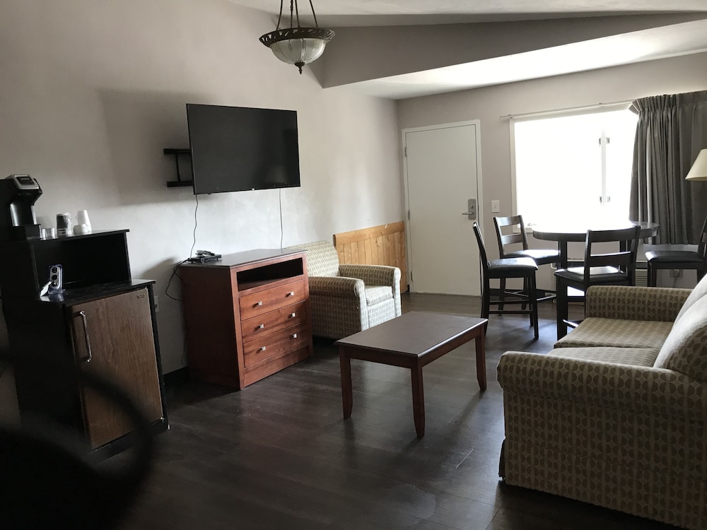 Standard Suite, 2 Bedrooms, Non Smoking, Lake View photo 1