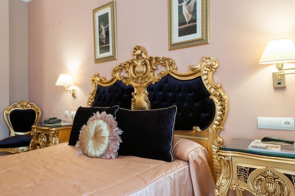 Deluxe Double Room, Balcony - Photo 6