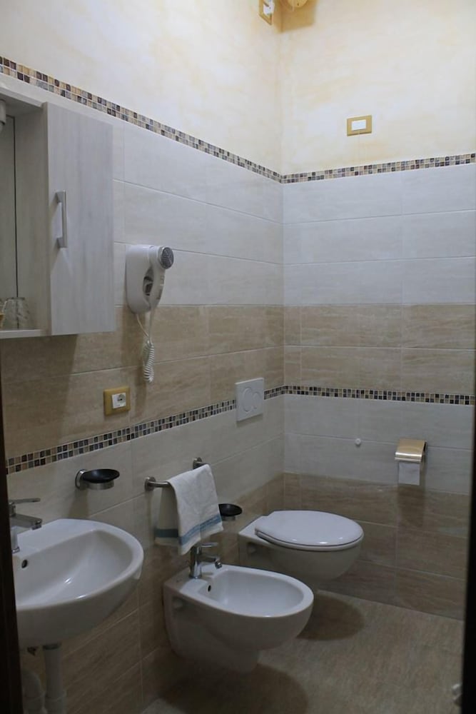 Standard Triple Room photo 2