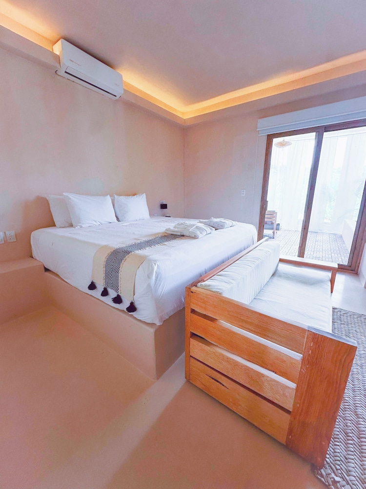 Classic Studio Suite, Private Pool photo 2
