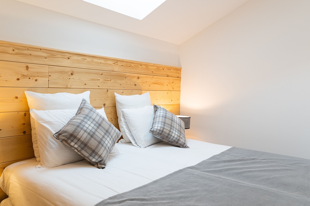 5-room apartment (3 bedrooms + 2 cabins) 8-10 people Standard