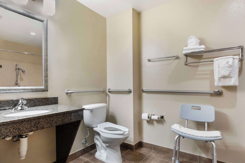 Standard Room, 2 Queen Beds, Accessible, Refrigerator & Microwave - Photo 3