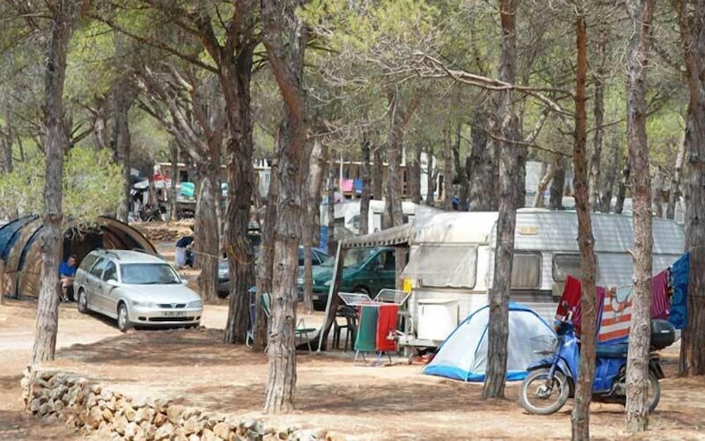 Parcela (Camping. No se provee cama. Traer tienda de campaña)
