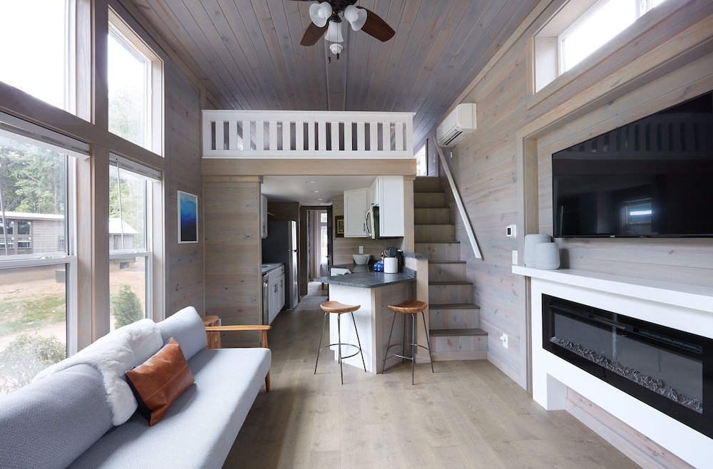 River View Bunk Cabin with Hot Tub