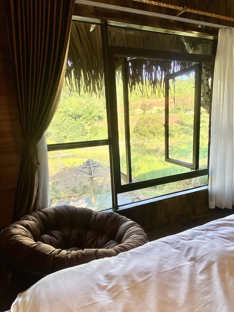 Luxury Chalet, 1 King Bed, Non Smoking, River View photo 3