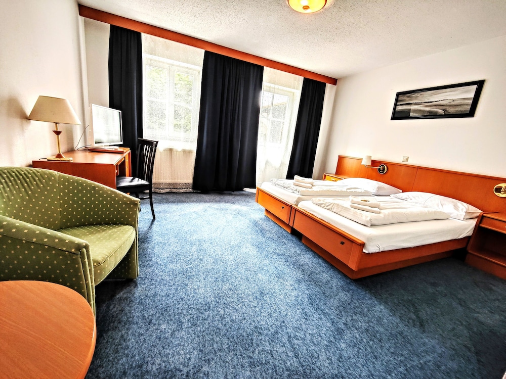 Double Room - Photo 8