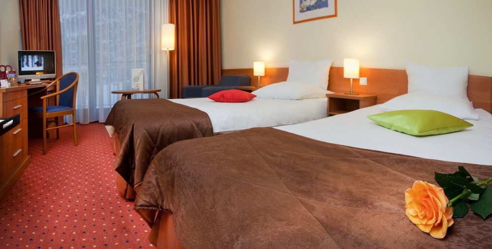 Standard Twin Room, 2 Twin Beds - Photo 1