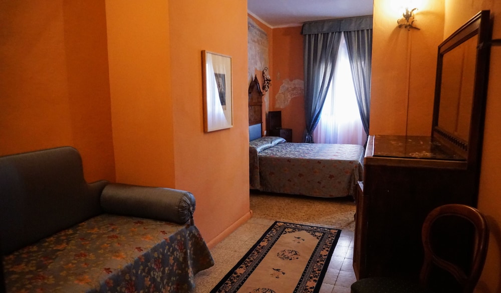 Traditional Triple Room photo 3