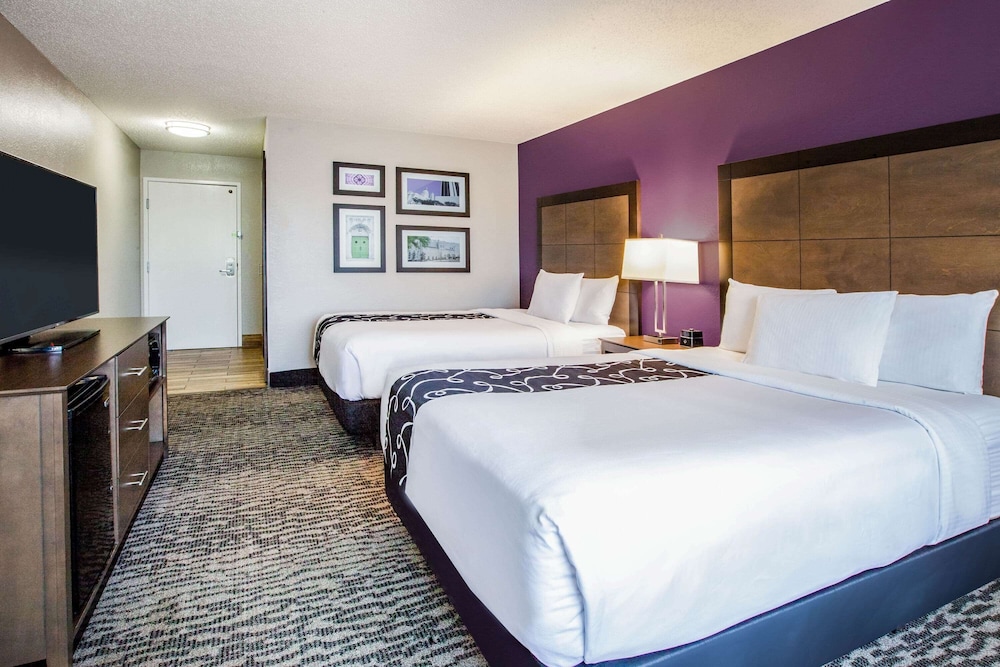 Room, 2 Queen Beds, Non Smoking - Photo 1