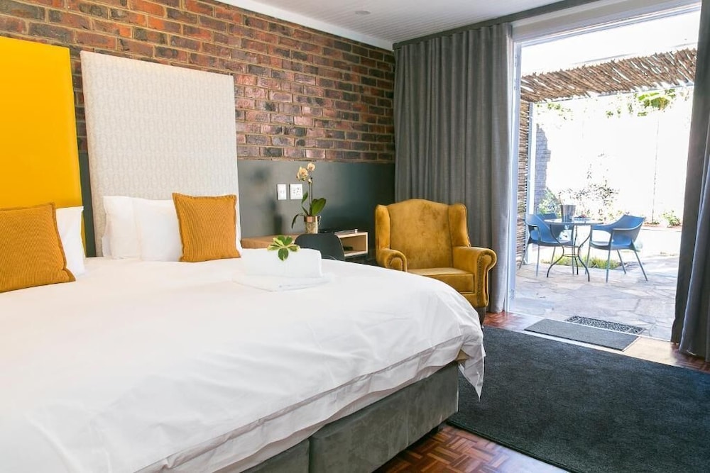 Executive Room - Photo 7