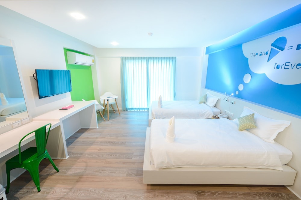 Deluxe Room (Twin Bed) - Photo 16
