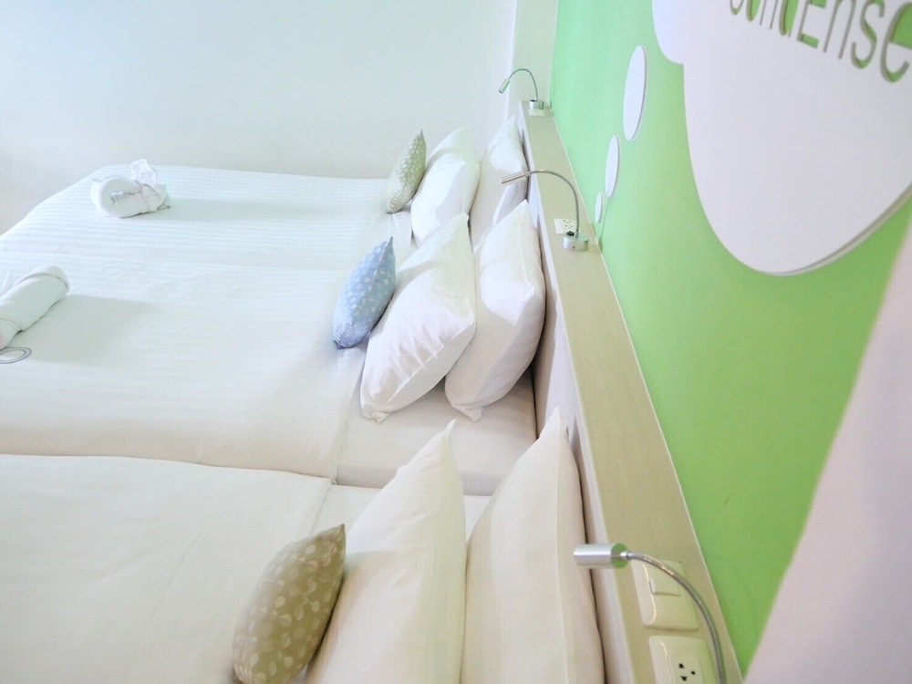 Deluxe Triple Room - Photo 9