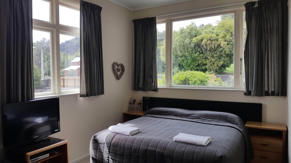 Standard Room, Ensuite photo 1