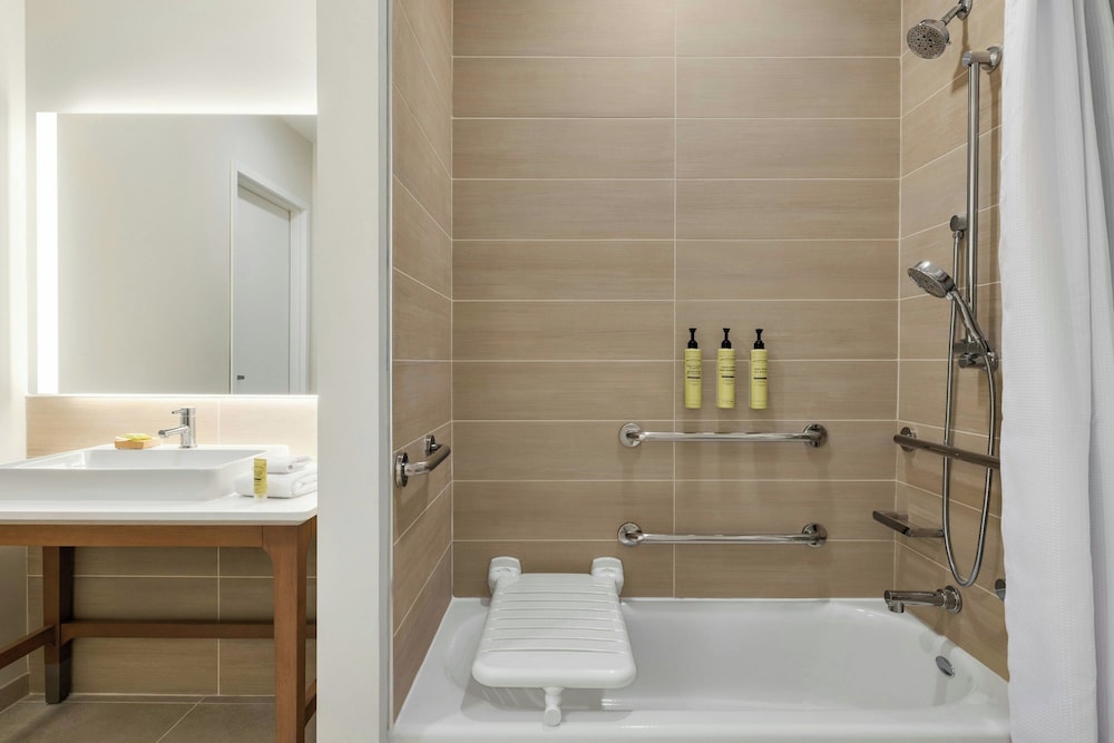 Studio, Multiple Beds (Mobility Accessible, Tub)