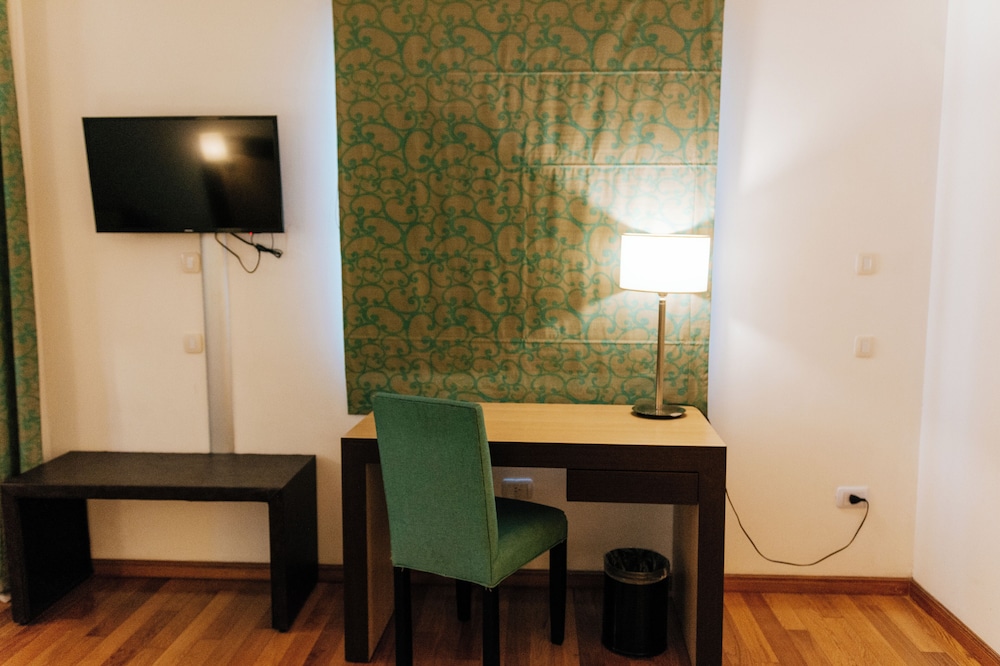 Executive Room - Photo 6