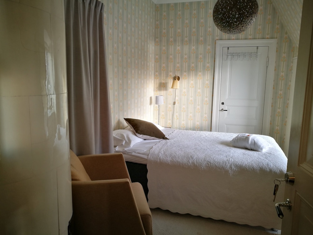 Basic Double Room, 1 Double Bed (140cm)